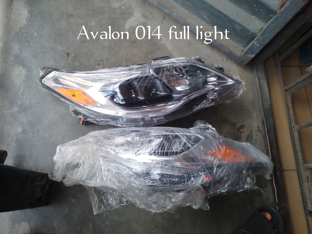 Headlight Avalon 2014